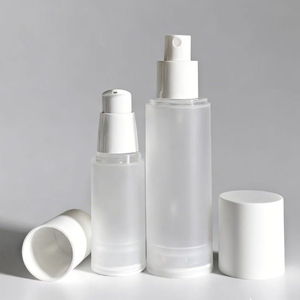 Bouteilles en <span class=keywords><strong>plastique</strong></span> givré sans air personnalisées de 15 ml à 20 ml avec pompe pour crème pour le visage, lotion, spray - Product Image 1