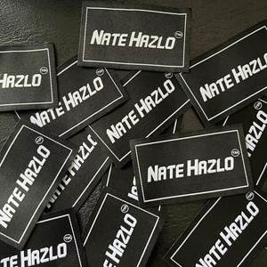 Fabricant professionnel d'étiquettes tissées de luxe personnalisées, logo de marque de haute qualité, étiquette textile tissée, étiquette de vêtement - Product Image 1