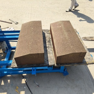 Machine automatique <span class=keywords><strong>de</strong></span> fabrication <span class=keywords><strong>de</strong></span> blocs <span class=keywords><strong>de</strong></span> béton QT4-<span class=keywords><strong>25</strong></span>, machine à fabriquer des briques creuses, <span class=keywords><strong>prix</strong></span> d'usine sur le marché africain - Product Image 2