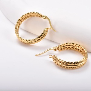 Pendientes de Aro Trenzados de Acero Inoxidable para Mujer, Chapados en Oro de 18K, Joyería Circular para Oreja - Product Image 1