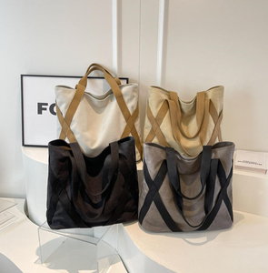 Bolsa de lona hecha a mano, moderna y minimalista, de gran capacidad, para llevar al hombro, ideal para la escuela, compras, trabajo y viajes. - Product Image 3