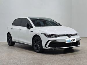 Véhicule d'occasion très demandé 2024 pour <span class=keywords><strong>Golf</strong></span> DSG Pro 5 portes 5 places Pneus R17 Sièges en cuir Turbocompressé Toit ouvrant panoramique Caméra de recul - Product Image 3