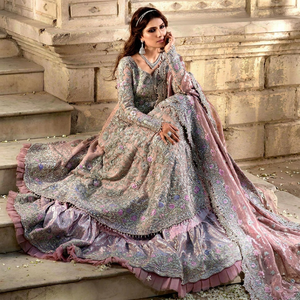 Elegante Vestido de Novia Moderno Estilo Lehenga Choli con Bordado de Cristales, Mangas Largas y Largo hasta el Suelo para Ceremonia - Product Image 1