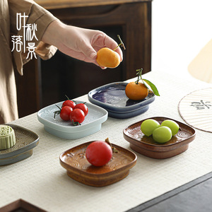 Assiette carrée en céramique de style chinois, faite à la main, pour sauces, fruits, idéale pour les fêtes, origine Dehua - Product Image 1
