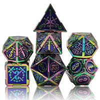 Ensemble de dés polyédriques en métal style épée médiévale - 7 pièces - Dés D&D en cuivre antique - Épées croisées - Durable - Haute qualité - RPG - Donjons