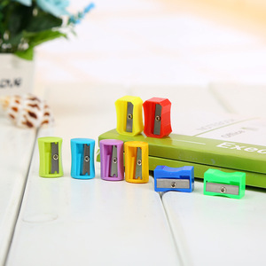 Petit <span class=keywords><strong>taille</strong></span>-<span class=keywords><strong>crayon</strong></span> manuel en plastique avec trou unique rouge jaune <span class=keywords><strong>bleu</strong></span> vert fournitures de bureau scolaire pour enfants - Product Image 3