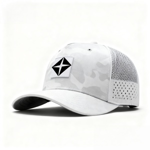 Casquette Trucker Sportive 5 Panneaux Personnalisable en Gros, Perforée au Laser, 100% Polyester Velours et Maille, Casquette Vierge en Stock - Product Image 1
