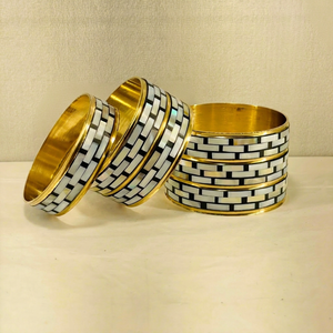 Juego de Brazaletes de Latón con Madreperla Hechos a Mano de Alta Calidad, Color Natural Duradero, Joyería Moderna para Mujer - Product Image 1