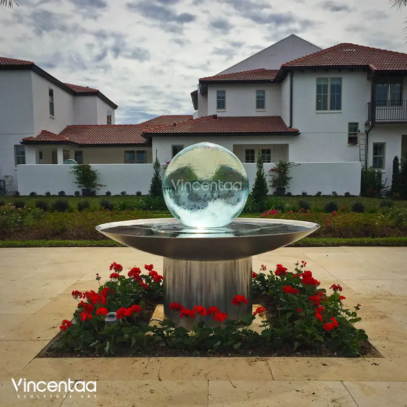 Vincentaa paslanmaz çelik cam küre açık bahçe şelale çeşme ile dekore edilmiştir