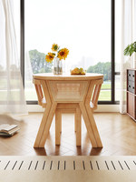 Table à manger ronde empilable en bois massif avec une table et deux chaises, idéale pour balcon, salle à manger et appartement
