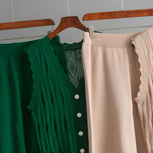 Conjunto de 2 Piezas para Mujer, Nuevo Cárdigan Sencillo Holgado sin Mangas, Pantalones Anchos de Punto, a la Moda - Product Image 3