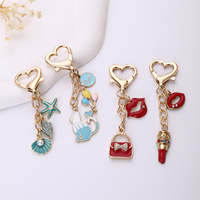 Nouveau rouge à lèvres tendance en forme de goutte d'huile, petit pendentif chat bleu, porte-clés en perles, accessoires pour sacs pour femmes