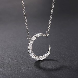 Collana con Ciondolo a Mezzaluna per Donne, Gioielli Minimalisti con Micro Pavé alla Moda - Product Image 2