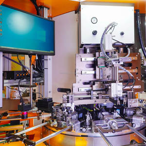 Ligne de production automatique de servo sérigraphie et de séchage UV Automat4 couleur pour bouteilles rondes/ovales/carrées/triangulaires - Product Image 2