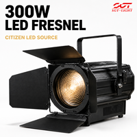 Projecteur LED Fresnel RGBALC 300W CRI95 DMX512 Zoom motorisé 15-60 °   Luminaire de scène à faible bruit pour salle de diffusion en direct