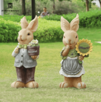 Sculpture personnalisée en fibre de verre du personnage Peter Rabbit, grande statue de lapin de dessin animé pour la décoration des jardins d'enfants et des centres commerciaux