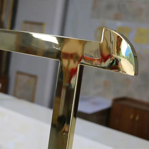 Muebles de vidrio de Metal personalizados de oro Boutique para tienda de <span class=keywords><strong>ropa</strong></span> de <span class=keywords><strong>mujer</strong></span> estante de exhibición de <span class=keywords><strong>ropa</strong></span> de <span class=keywords><strong>mujer</strong></span> soporte para uso de boda al por menor - Product Image 5