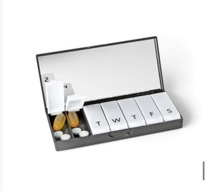 Espejo exterior de acabado mate suave al tacto de 7 compartimentos personalizado en el interior de la pastillero rectangular - Product Image 1