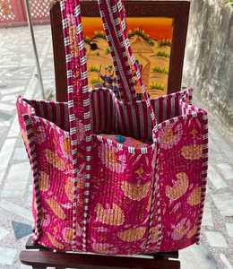 กระเป๋าผ้าฝ้ายลายควิลท์ งานฝีมือพิมพ์ลายบล็อกแบบดั้งเดิม กระเป๋าสะพายไหล่สำหรับเดินทางและช้อปปิ้ง - Product Image 1
