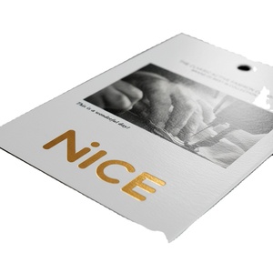 Etiquetas colgantes en relieve 3D en gris y blanco, etiquetas colgantes y etiquetas de papel artístico especiales para bolsas recicladas, ropa y calzado. - Product Image 1