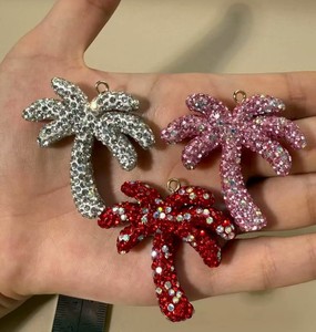 Dijes de diseñador grandes de lujo con diseño de signo de dólar y labios de cereza para decoraciones de fundas de teléfono, regalo al por mayor - Product Image 6