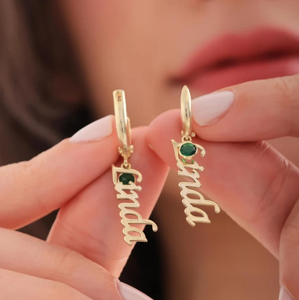 <span class=keywords><strong>Pendientes</strong></span> colgantes de nombre personalizado con piedra de nacimiento chapada en oro y plata de 18 quilates de acero inoxidable Qiuhan - Product Image 1