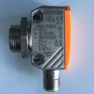 Un capteur de proximité IFM New OGE280 en boîte - Product Image 3