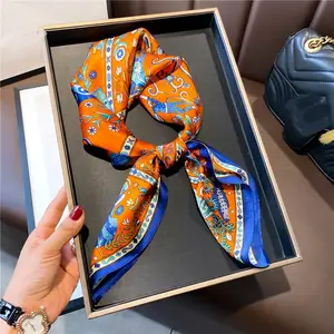 2022 Neuankömmling Tier muster Druck 100% quadratische Seide Schal Schal Frauen elegante Blumen gedruckt orange kleinen quadratischen Schal Hijab