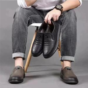 รองเท้าโลฟเฟอร์หนังผู้ชาย สไตล์ลำลองสำหรับฤดูใบไม้ผลิ แบบสวม พื้นยาง ระบายอากาศได้ดี ส้นเตี้ย ไซส์ใหญ่พิเศษ 48 - Product Image 3