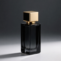 Flacon de parfum carré en verre transparent de luxe, conçu sur mesure par l'usine OEM, avec surface décorée, diffuseur à bâtonnets, 30ml/50ml/100ml