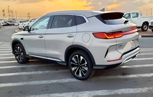 Auto Eléctrico BYD Song Plus DMi 2025 de Cuatro Ruedas - Product Image 4