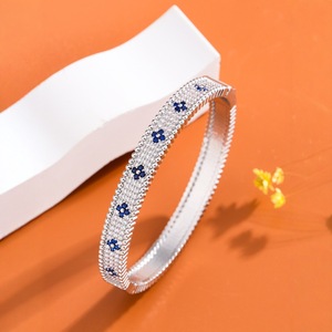 Pulsera de cristal para mujer de Europa del Este, con diseño de flores doradas y blancas, microincrustaciones, joyería de boda - Product Image 3