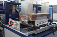 Système d'emballage automatique en carton enveloppant le scelleur de carton monteur de carton caser pour ligne d'embouteillage d'eau