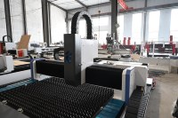 Nova Máquina de Corte a Laser de Fibra 1530 4020 2060 com Controle Remoto Sem Fio e Cortador a Laser para Aço Inoxidável e Aço Carbono