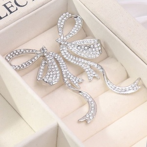 Exquisitos Pendientes de Aguja de Plata con Diseño de Lazo de Diamantes, Estilo Moderno y Elegante para Mujer - Product Image 2