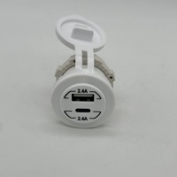 Prise de courant USB et USB-C en gros de haute qualité prise de chargeur de voiture USB double port pour voiture bateau Marine RVS