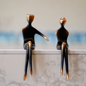 Europäischer Stil Abstrakte Figuren-Paar-Skulptur aus Harz zur Dekoration für Wohnzimmer, Büro, TV-Schrank, Eingangsbereich - Product Image 2
