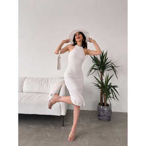 Vestido ajustado de punto con cuello halter y detalle de espalda cruzada, cintura natural, para fiesta, color crema - Product Image 2