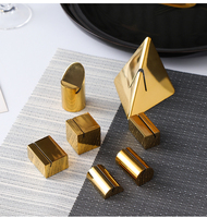 Support de menu triangulaire moderne en acier inoxydable poli miroir avec base lestée, pince pour panneau, présentoir de cartes pour buffet et restaurant 1
