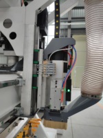 Fourniture personnalisée en usine ATC CNC Machine 1325 vide avec changement d'outil automatique de haute précision broche refroidie par air 9kw