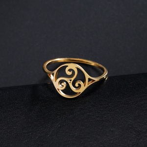 Triskele Triple spirale symbole anneau pour femme en acier inoxydable Triskelion amulette bague Vintage bijoux fête cadeau - Product Image 2