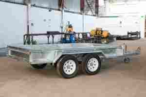 Remorque à essieux tandem galvanisée de 3500 kg, homologuée 10x5, avec frein électrique, cage en treillis et rampe - Product Image 4