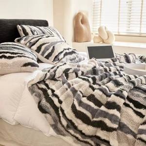 <span class=keywords><strong>Plaid</strong></span> jette de luxe épais hiver plaine couleur unie flanelle <span class=keywords><strong>polaire</strong></span> couverture - Product Image 4