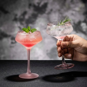 Lot de coupes à <span class=keywords><strong>champagne</strong></span> et verres à martini modernes, hauts et fins, en <span class=keywords><strong>cristal</strong></span> borosilicate côtelé, collection simple - Product Image 4