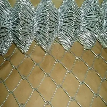Chain Link Fence / Diamond Mesh Fence as Guard with Closed Selvage