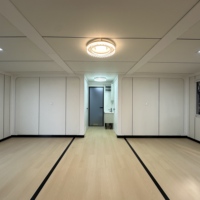 Unité préfabriquée modulaire multifonctionnelle en acier à isolation thermique élevée et extensible pour hôtel et vacances