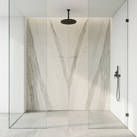 Carrelage mural de salle de bain en marbre calcite poli, luxe minimaliste, finition de surface imperméable pour usage extérieur et villas