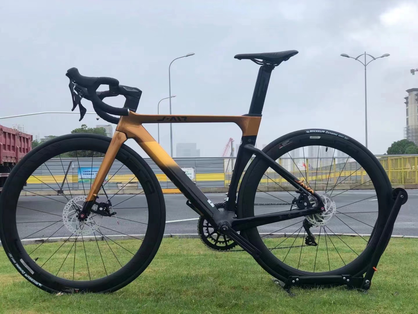 新チームバージョンJava JAir FUOCO KIWIカーボンファイバー