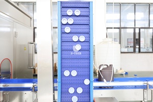 Ligne de production entièrement automatique 3-en-1 pour le remplissage et le bouchage de bidons en PEHD de <span class=keywords><strong>15L</strong></span>/10L pour <span class=keywords><strong>eau</strong></span> pure, huile et produits chimiques - Product Image 5