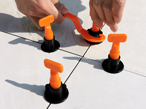 Système de nivellement de carreaux en forme de T réutilisable de haute qualité Sunsbuild, avec goupilles de verrouillage en acier inoxydable, assurant un alignement précis - Product Image 6